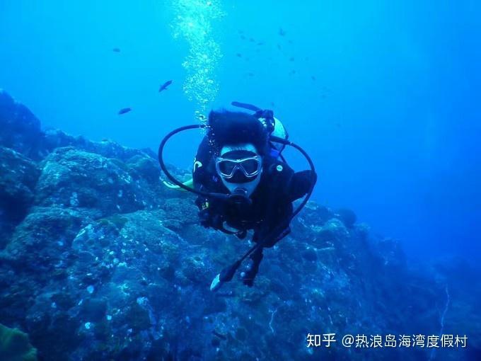 网友偶遇孙艺珍玄彬去日本，真夫妻眼神拉丝